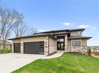 2234 SW Crown Dr, Lees Summit, MO 64082
