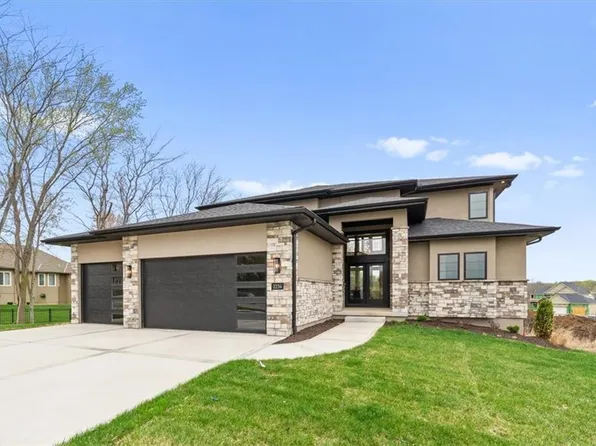 2234 SW Crown Dr, Lees Summit, MO 64082
