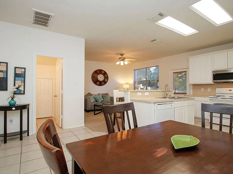 191 N Burberry Park Cir — Photo 8