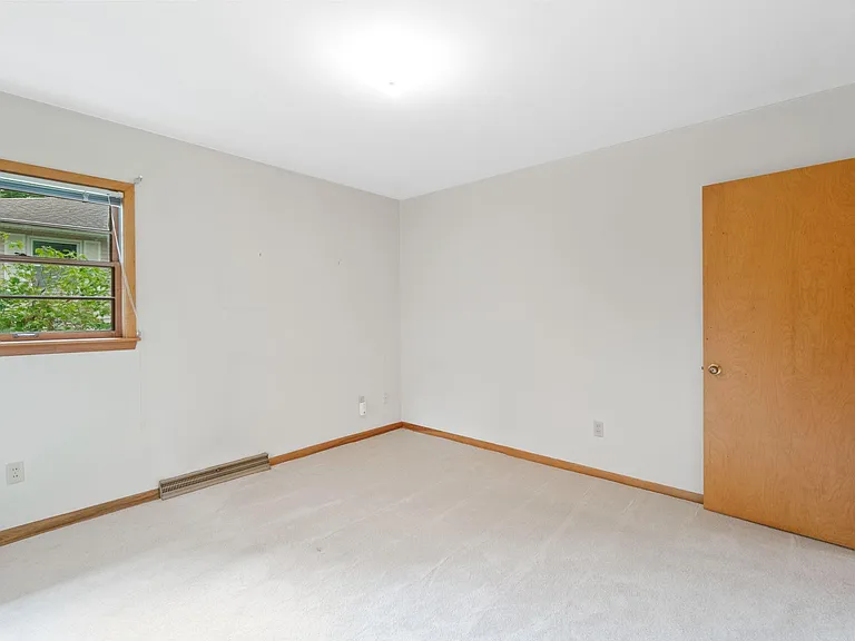 1238 S Hill Dr — Photo 6