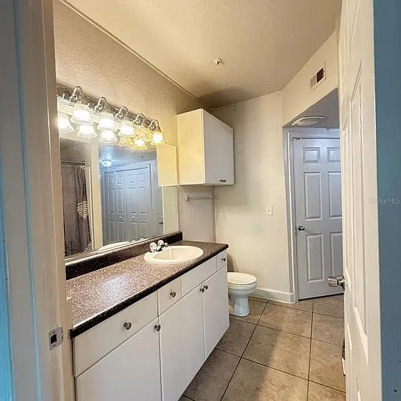 202 E South St #2038 — Photo 5