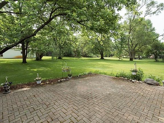 3rd image of 3531 Surrey Dr
