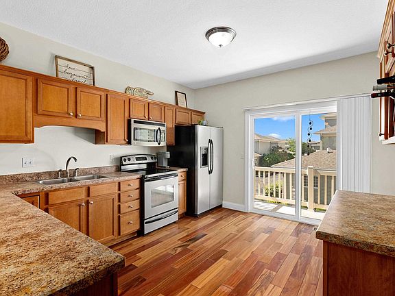 4th image of 11217 Oakwood Dr #22