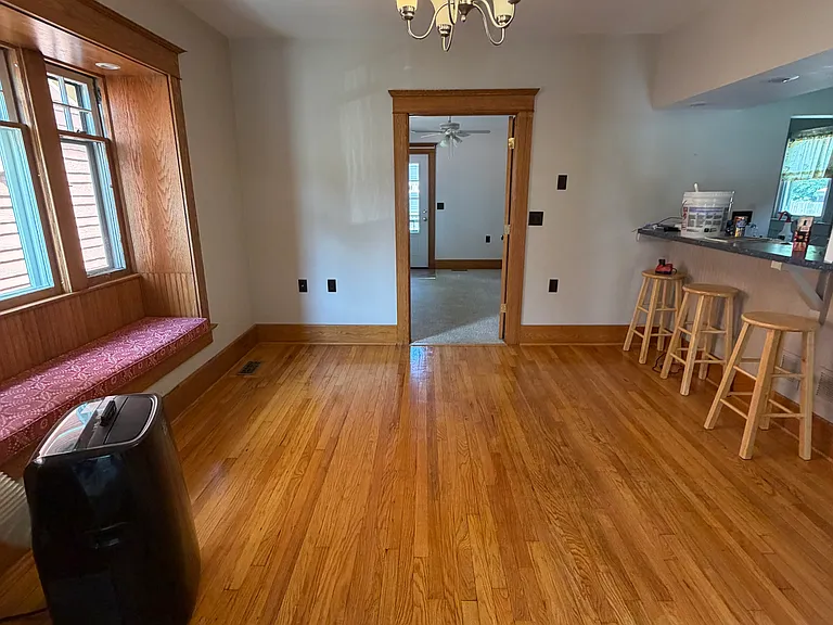 139 Leslie St — Photo 7