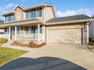 2113 Country Cove Ln, Altoona, IA 50009