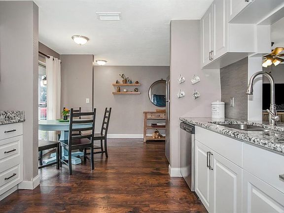 5th image of 433 43rd Ave NE