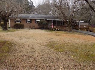 8055 Dennis Rd, Walnut Cove, NC 27052