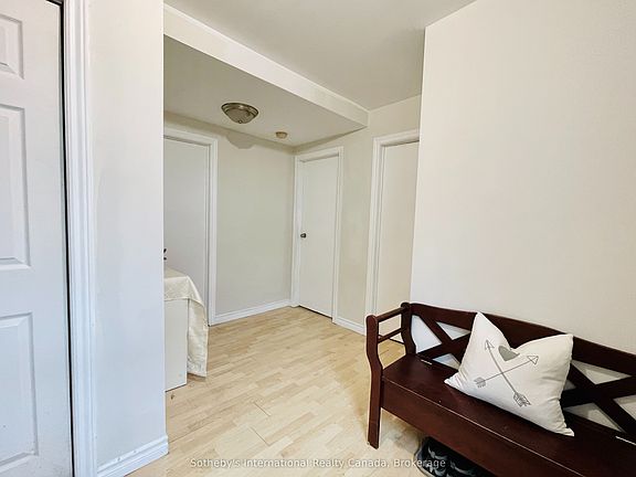 4th image of 285 Robinson St