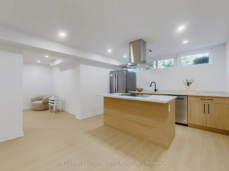 2240 Springfield Ct — Photo 32