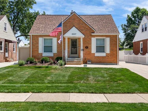 2557 9th St, Cuyahoga Falls, OH 44221