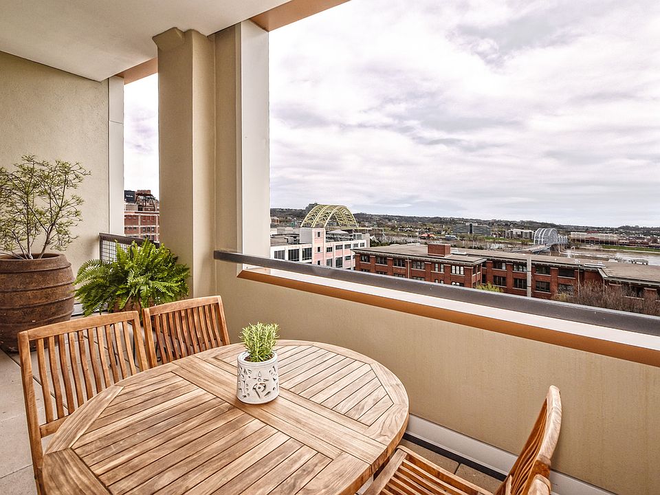 1st image of 400 Pike St Unit 709