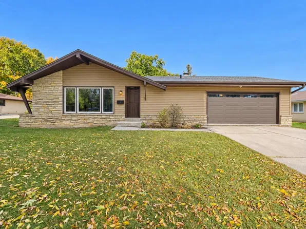 1824 W Clayton Crest AVENUE, Milwaukee, WI 53221