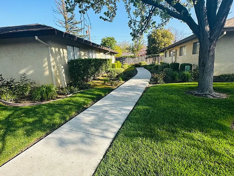 3829 Whitney Ave — Photo 1