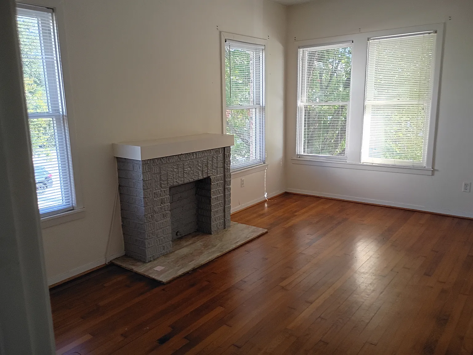 2 bed, 1305 sqft, $1,989 — Photo 4