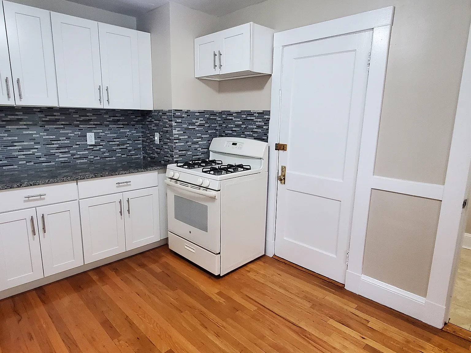 3 bed, 1050 sqft, $2,750 — Photo 4