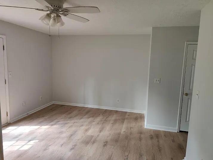 480 Charleston Ln — Photo 3