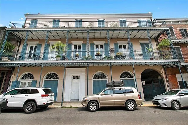 910 Chartres St #3B