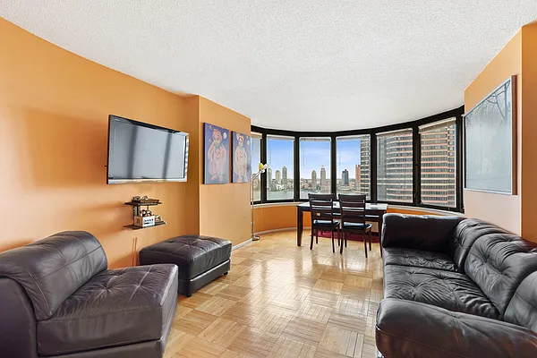 Rented by R New York | media 13