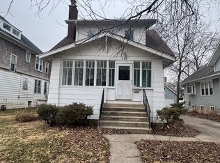110 N Pine St, Elmhurst, IL