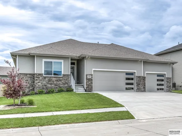 19825 Briar St, Gretna, NE 68028