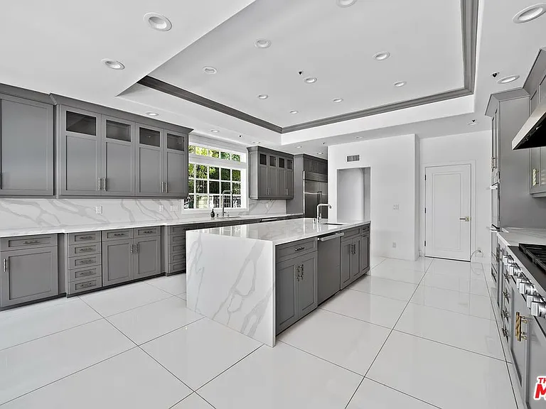 2387 Stratford Cir — Photo 21