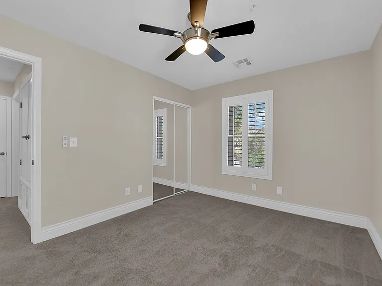 646 Monument Point St — Photo 23