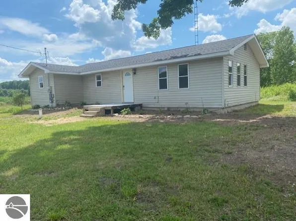 2364 W Sharon Rd SE, Fife Lake, MI 49633