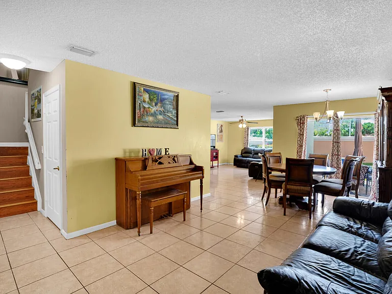 3331 Commodore Ct — Photo 6