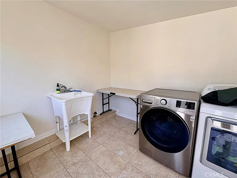 1641 N Towne Ave — Photo 23