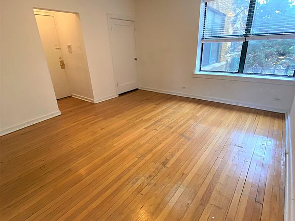 3rd image of 3150 W Wilson Ave APT 1W