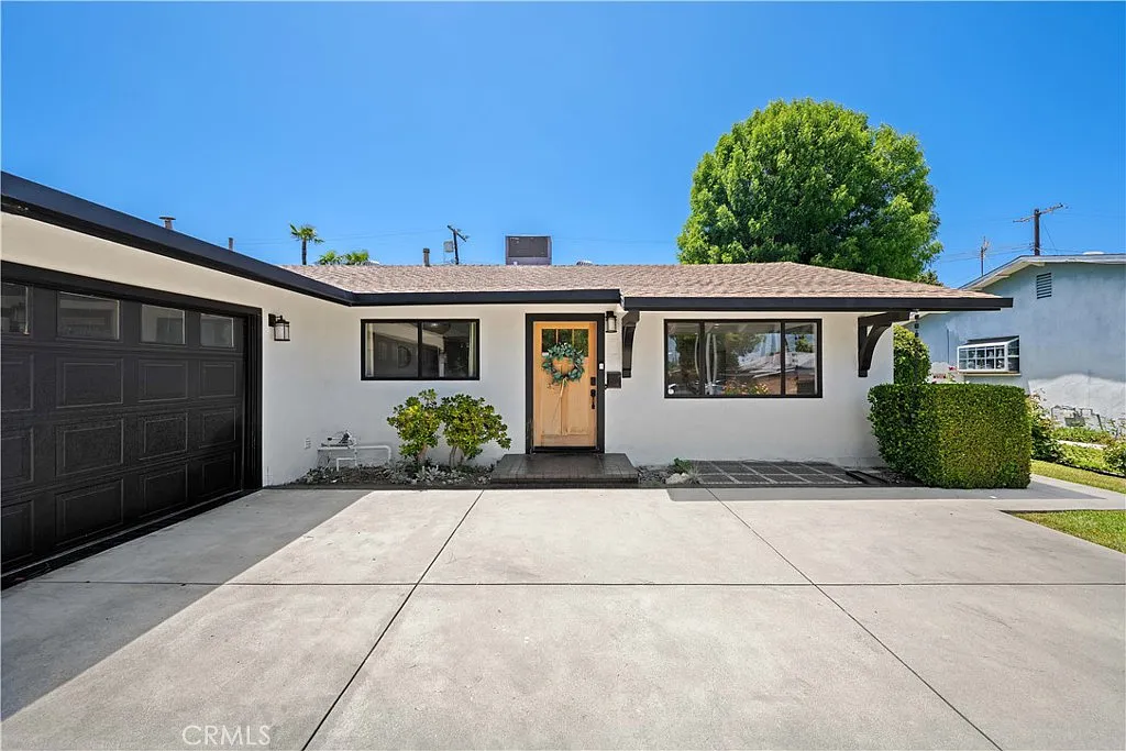 3 bed, 1250 sqft, $5,500 — Photo 1