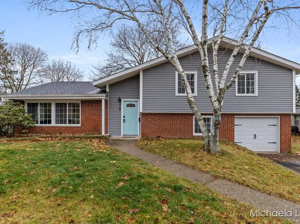 720 Brookside Dr, Otsego, MI 49078