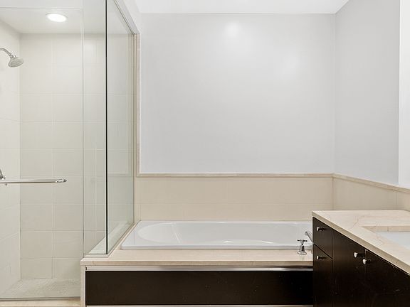 4th image of 207 E 57th St APT 7B
