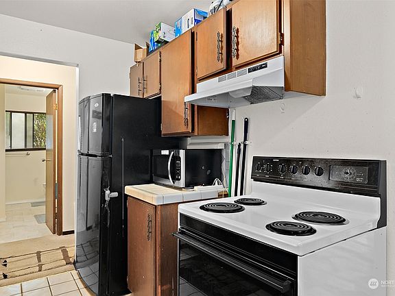2nd image of 19409 56th Avenue W #101