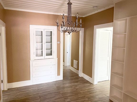 5th image of 106 W Decatur St