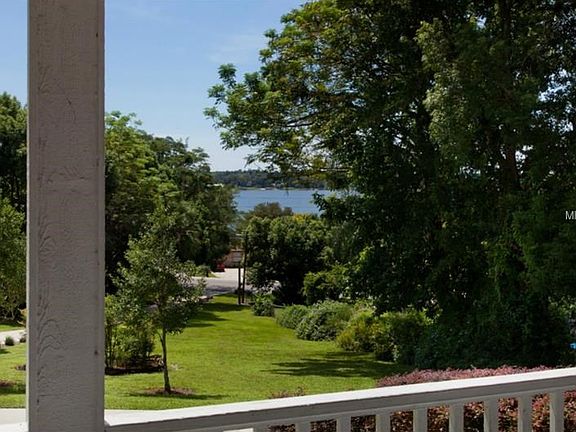 Front porch view of Starke Lake