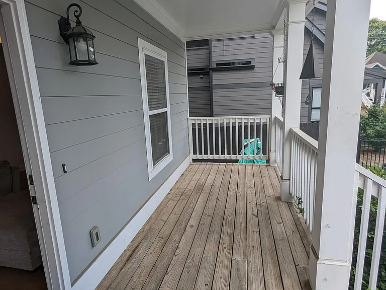 690 Terry St SE — Photo 2