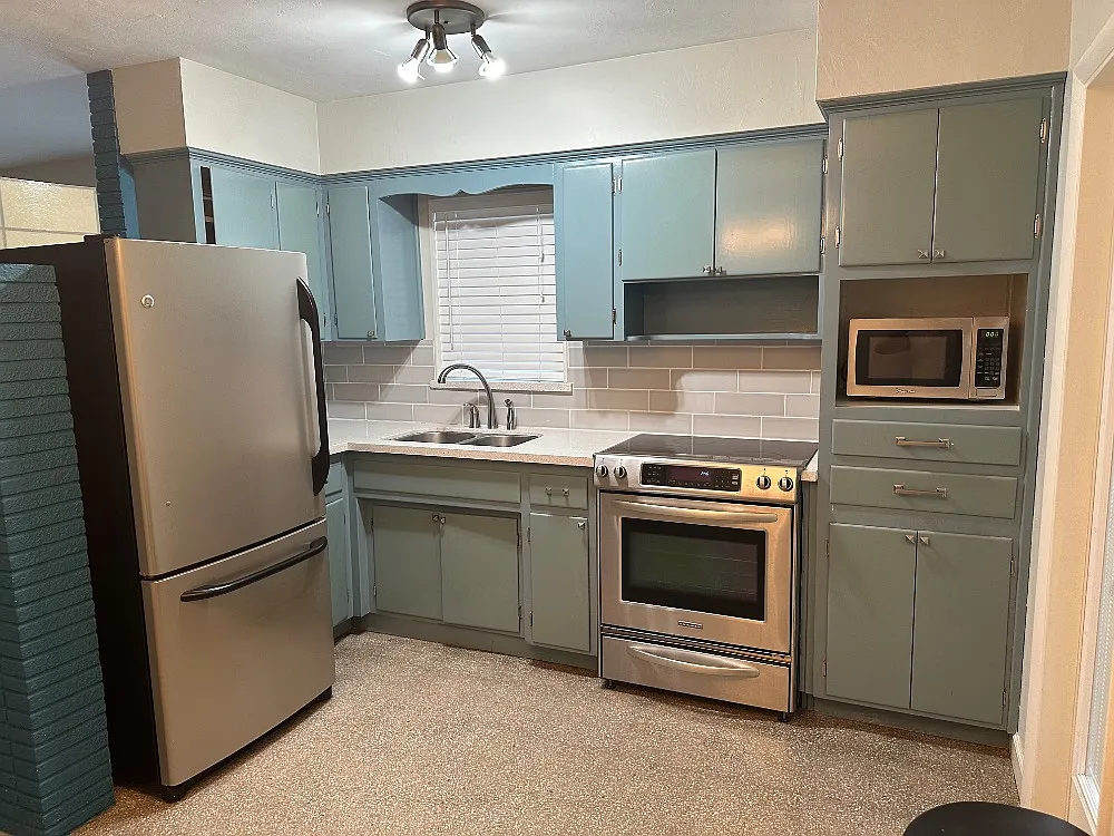 Updated kitchen - 44 NE 16th Ct #1