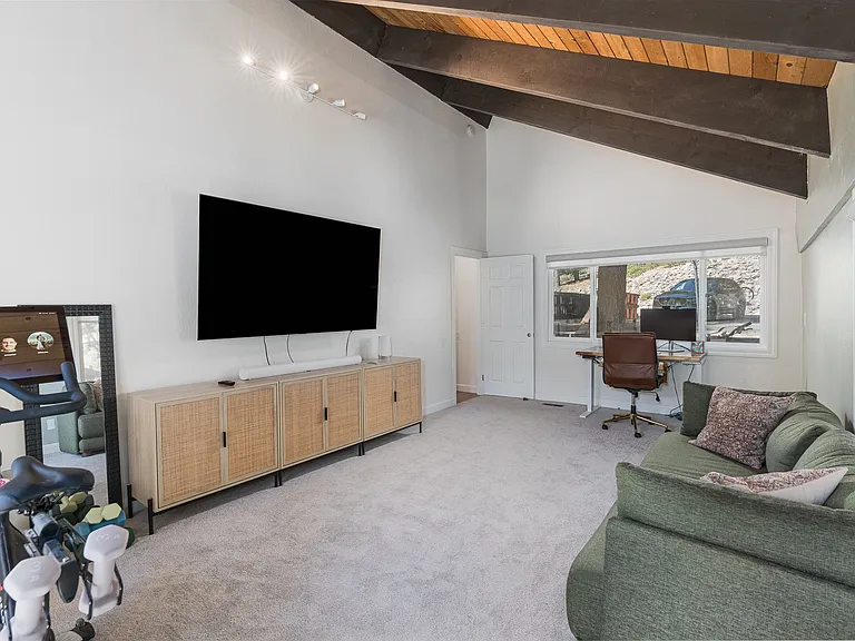 1372 Carinthia Ln — Photo 18