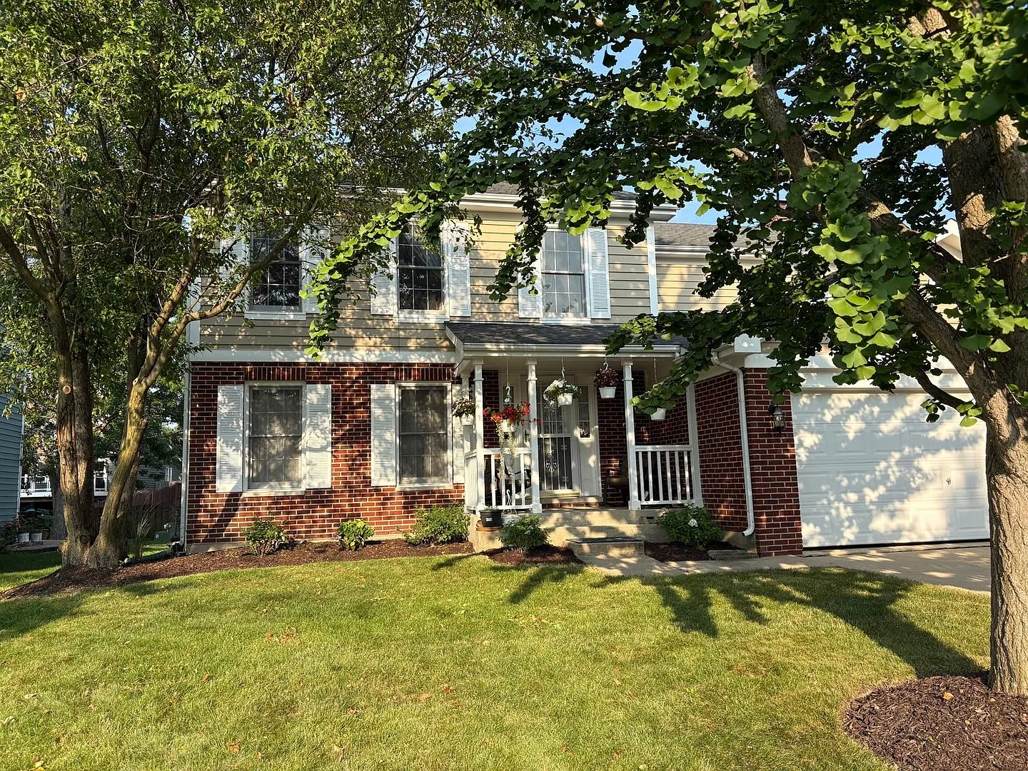 4 bed, 2.5 bath, 2964 sqft, $3,900 — Photo 2