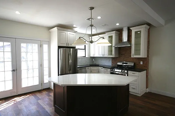 Rented by Elite NY Holdings | media 11