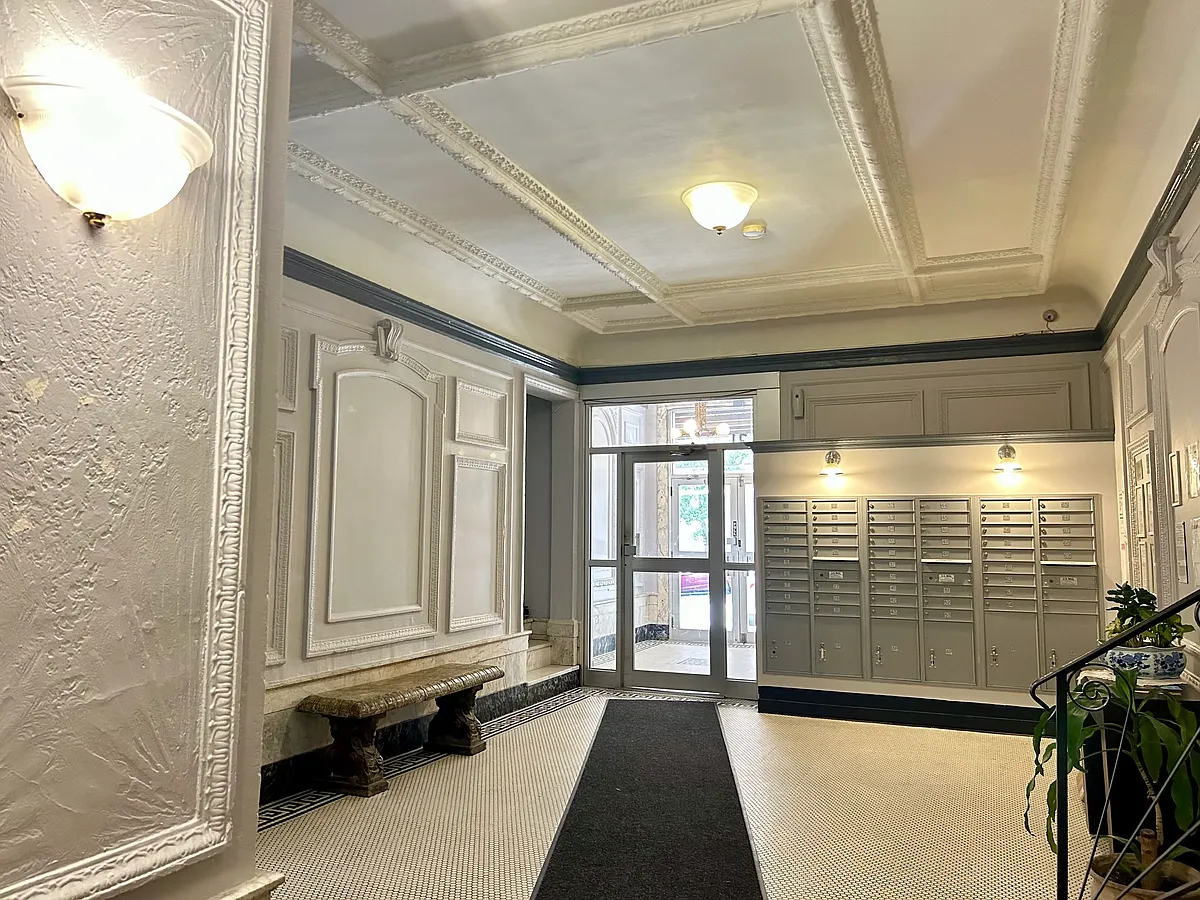 Building Photo - 31 Tiemann Pl #64