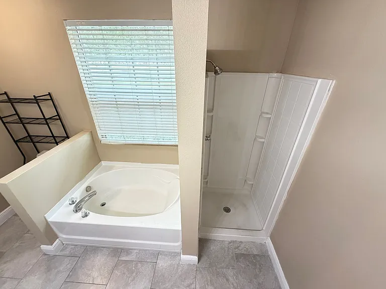 2411 Grasmere View Pkwy N — Photo 26