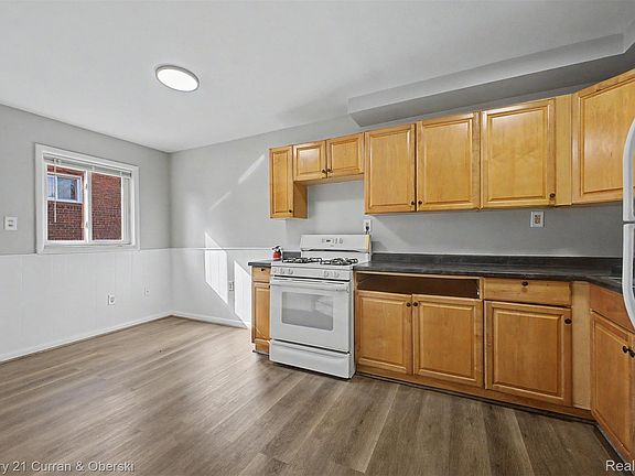 4th image of 1432 Charter St