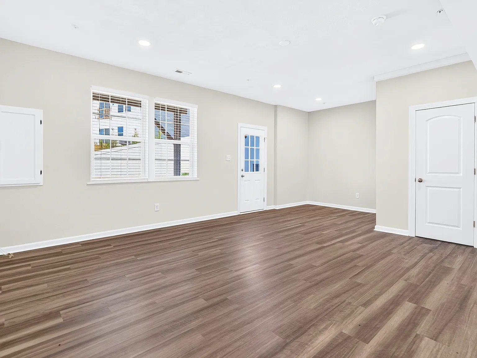 3 bed, 2.5 bath, 2366 sqft, $2,800 — Photo 4