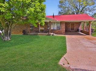 225 N 6th St, Mammoth Spring, AR 72554