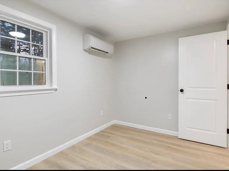 36 Karen Dr #1B — Photo 7