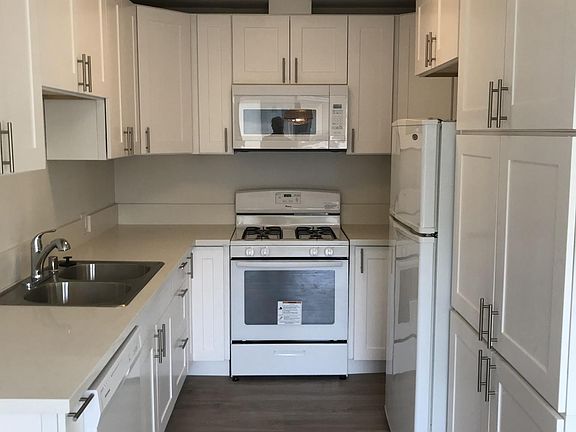 5th image of 921 Granville Ave APT 6