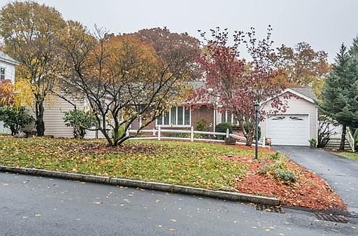 3rd image of 65 Beacon St