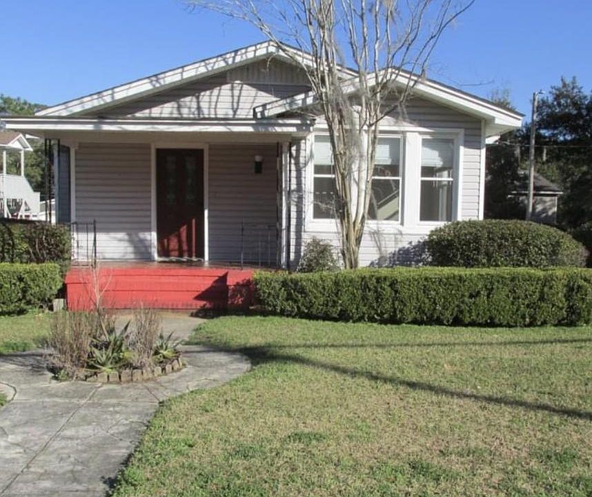 1st image of 208 W 8th Ave